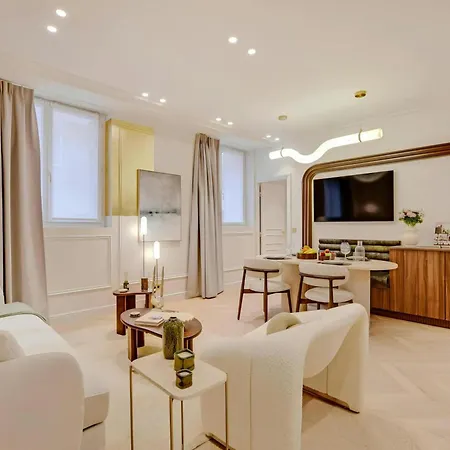 Apartment La Luna Sta Sorgendo
